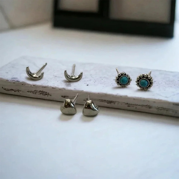Mini Silver Moon & Heart & Turquoise Stone Circle Stud Earrings - Picture 9 of 9